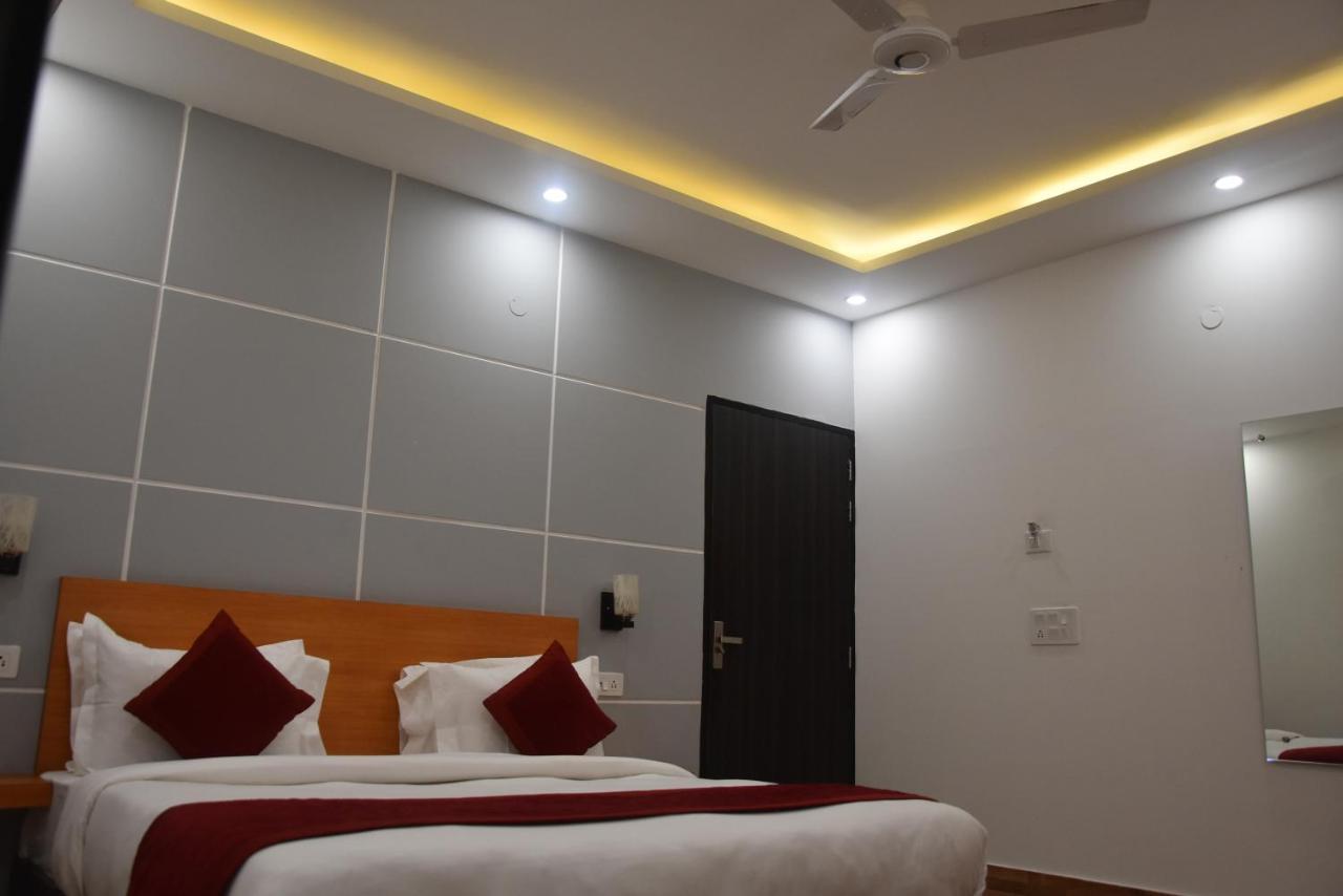 Hotel De Luxe Basai Road Gurgaon Exterior foto