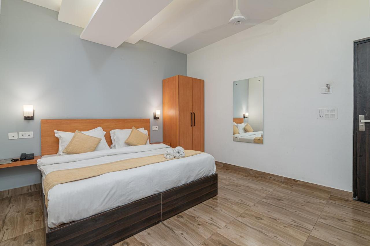 Hotel De Luxe Basai Road Gurgaon Exterior foto